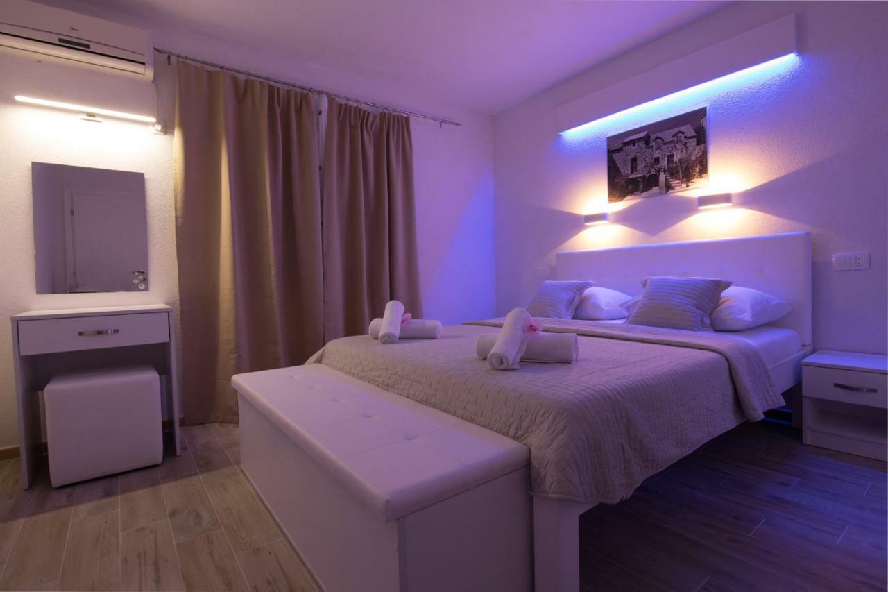 Apartments Family Roso Promajna Exterior foto