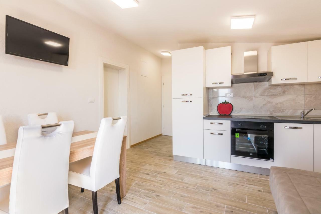 Apartments Family Roso Promajna Exterior foto