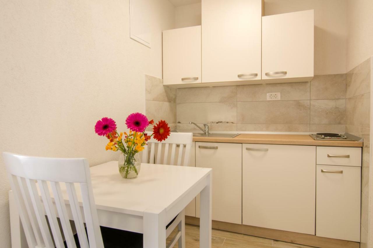 Apartments Family Roso Promajna Exterior foto