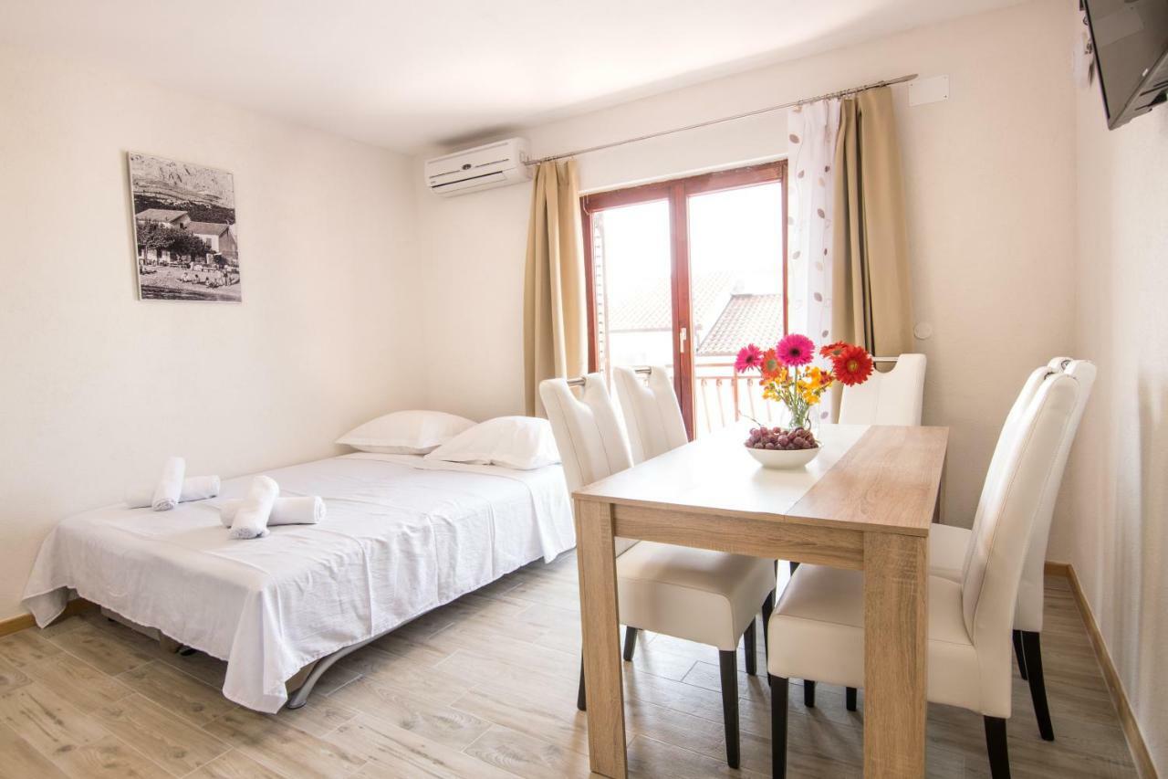 Apartments Family Roso Promajna Exterior foto