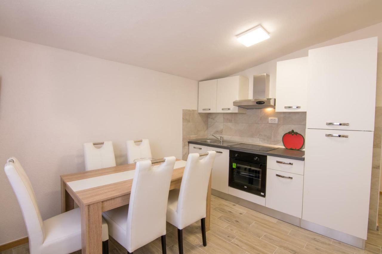 Apartments Family Roso Promajna Exterior foto